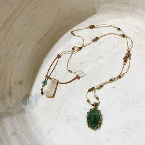 สร้อยคอจี้หินอะเวนเจอรีนสีเขียวทำมือ สไตล์โบโฮ เครื่องประดับอัญมณีรูปไข่ หินสีเขียวธรรมชาติ สร้อยคอลูกปัด ของขวัญสำหรับผู้หญิง - Product Image 1