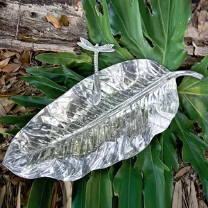 Plato Decorativo Hecho a Mano con Forma de Hoja de Latón Ecológico con Diseño de Planta Moderno para Regalos y Uso en la Mesa - Product Image 4