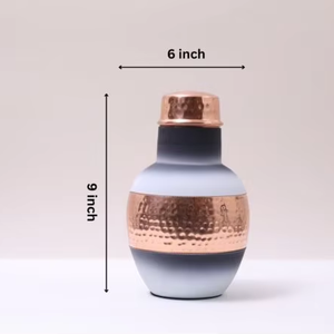 Botella de Agua de Cobre Martillado Premium Hecha a Mano con Vaso Integrado, Jarra de Agua Turca, Instant Traders, 99% Cobre - Product Image 1