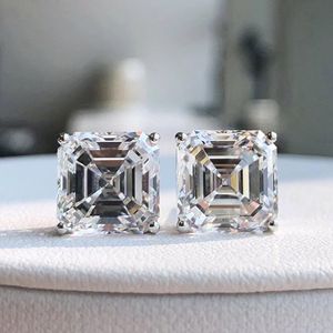 Pendientes Clásicos de Oro Sólido de 18K para Mujer, Diamante Cultivado en Laboratorio, Corte Esmeralda, Certificado IGI - Product Image 4