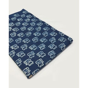 Tissu imprimé 100% coton pour robes, idéal pour les tenues décontractées et ethniques, disponible en grandes quantités. - Product Image 1