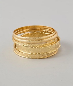 Brazalete de Latón Chapado en Oro de Alta Calidad con Diseño Martillado para Mujer, Impresión Personalizada, Diseño Moderno, Acabado Pulido, Económico - Product Image 2