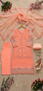 Ensemble Salwar Kameez vert émeraude en tissu net gaufré, coupe ajustée, avec dupatta perlée, idéal pour les mariages indiens/pakistanais et les fêtes. - Product Image 3