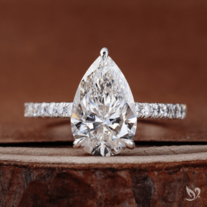 Bague de fiançailles de luxe en or blanc 10K avec diamant de laboratoire en forme de poire 3 carats, sertie pavé style Cathédrale, certifiée IGI - Product Image 1