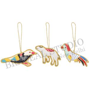 Adornos Navideños Personalizados de Terciopelo y Satén Hechos a Mano por Brazeal Studio, Ecológicos, con Cuentas Bordadas y Hilos Dorados de Fábrica - Product Image 1