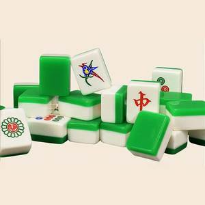 Tuiles de Mahjong Traditionnelles en Résine Vertes et Blanches à Motifs, Ensemble Artisanal de Collection, Pièces Artistiques Moulées à la Main, Forme Personnalisée - Product Image 2