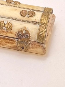 Caja decorativa de latón con incrustaciones de hueso para guardar joyas, contenedor de joyería de latón con incrustaciones, caja decorativa de latón y hueso. - Product Image 5