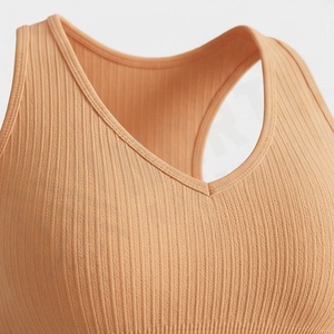 Ensemble de yoga deux pièces respirant et écologique pour femme, grande taille, avec short et haut, idéal pour la course, la gym et le fitness, avec logo avant - Product Image 4