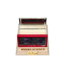 Handmade <b>Wooden</b> Display Stand With Green And Red Panels Modern Freestanding Home Decoration Rectangle Shape - Product Image 5