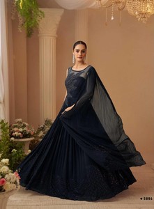 Vestido de Seda Chinon de Talla Única con Bordado - Vestido Moderno para Fiesta de Diwali o Boda - Product Image 4