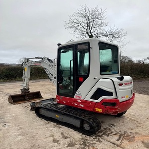 Excavatrice Takeuchi TB217R durable, conçue pour des travaux de terrassement rapides, une utilisation précise et des applications de construction professionnelles. - Product Image 3