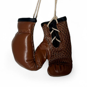 Llavero de Guantes de Boxeo con Logotipo Personalizado, Diseño de Oso en Cuero de Calidad, Hecho con Estilo y Acero Inoxidable - Hecho en Pakistán - Product Image 3