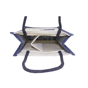 Sac d'emballage pour bouteille de vin en coton blanc et bleu avec poignée en corde, compartiment intérieur pour bouteille, motif lettre en jute laminé PP - Product Image 6