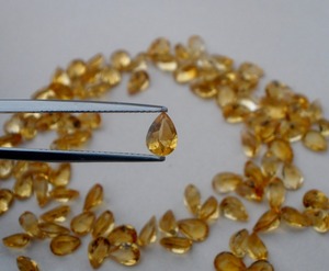 Pera de Citrino Natural, Gema Natural de 6 x 4 mm, 100% Genuina, Certificada por Terceros, Efecto Estrella para Joyería Verde - Product Image 1