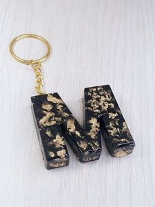 Porte-clés personnalisé en résine avec initiale – Porte-clés fait main avec lettre initiale et design décoratif unique, nom personnalisé - Product Image 3