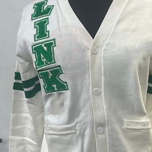 Cardigan en tricot unisexe personnalisé avec logo, style universitaire, pour sororités et fraternités, broderie de lettres grecques, style varsity - Product Image 5