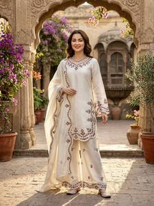 Traje TOP PLAZZO DUPATTA JMC de seda con intrincado trabajo de bordado con hilo. - Product Image 4