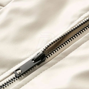 Veste d'hiver moderne pour homme en cuir de vachette, col montant, réversible, confortable, finition lisse, poches zippées sécurisées, intemporelle - Product Image 4