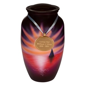 Urna Funeraria Estilo Americano Sunset Sail, Urna Blanca con Capacidad de 200 Pulgadas Cúbicas, Diseño Conmemorativo con Atardecer de Sol sobre Agua - Product Image 1
