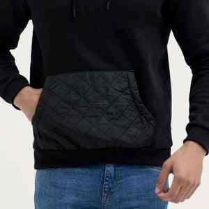 Sweat-shirts à capuche pour hommes de couleur noire avec poches kangourou, service OEM ODM, sweats à capuche sur mesure de qualité supérieure - Product Image 2