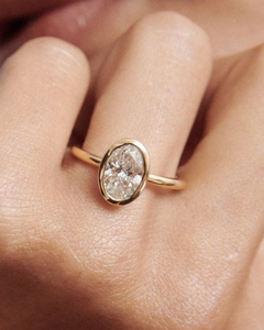 Bague de fiançailles en or massif 14 carats avec diamant de laboratoire taille ovale sur mesure, monture closée en or 14 carats, bague solitaire pour femme, OEM - Product Image 2