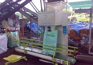 เครื่องบรรจุถุงแบบกึ่งอัตโนมัติ รุ่นพรีเมียม TBM-SS00 สำหรับนมผง ซีเมนต์ บรรจุถุง PP ขนาด 25กก. 40กก. 50กก. - Product Image 2
