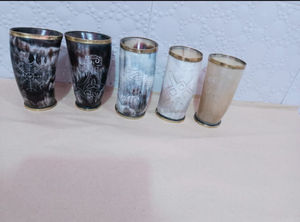 แก้วน้ำเขาสัตว์ขัดเงาแบบเป็นมิตรกับสิ่งแวดล้อม ขายดีอันดับต้นๆ ทำจากเขาควายธรรมชาติ พร้อมฐานไม้ แท้สไตล์ยุคกลาง - Product Image 3