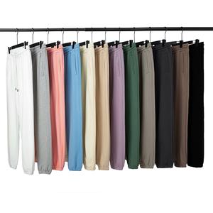 Meilleurs survêtements décontractés mi-lourds en ligne au Pakistan – Pantalons de survêtement en molleton personnalisables pour hommes et femmes, coupe droite et ajustée - Product Image 4
