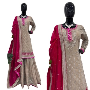 Exquisito Traje Sharara de Novia con Bordado a Mano en Rosa Dorado, Diseño Moderno Indio, Secado Rápido, Salwar Kameez Pakistaní para Todas las Temporadas - Product Image 1