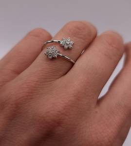 Anillo con Clúster de Diamantes Cultivados en Laboratorio de 0.28 CT en Oro Chapado en 18K |   Anillo de Novia Moderno con Certificado IGI para Mujer |   Joyería de Moda de Lujo - Product Image 2