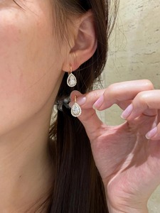 ต่างหูเพชรทรงลูกแพร์ 2 กะรัต เพชรเลี้ยงในห้องปฏิบัติการ ทองคำแท้ 14K เพชรลอยตัว ดีไซน์เรียบหรู ของขวัญเครื่องประดับสุดหรู - Product Image 2