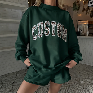 เสื้อสเวตเชิ้ตสีเขียวโอเวอร์ไซส์สำหรับผู้หญิง ออกแบบลายตัวอักษรตามสั่ง คอเต่า แขนยาว ผ้าถัก คอตตอน สไตล์สตรีทแวร์สำหรับฤดูหนาว - Product Image 1