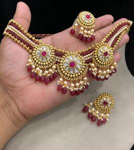 Collier ras-de-cou élégant en laiton de qualité supérieure, finition antique polie, orné de pierres Jadau Kundan, idéal pour les mariages – Collection - Product Image 2