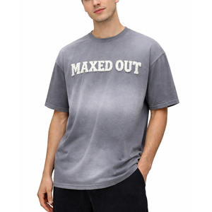 T-shirts pour hommes en coton épais délavé style vintage, coupe ample streetwear, broderie chenille vieillie, production OEM personnalisée en gros - Product Image 3