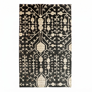 Alfombra Decorativa Personalizada DECORDEC de Lana Negra y Marfil Ecológica con Motivos Botánicos de Árboles y Capullos de Semillas para Sala de Estar de Hotel o Villa - Product Image 1
