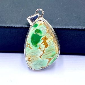 Pendentif artisanal vintage en argent sterling plaqué or/argent avec pierre précieuse Variscite et serti clos, bijoux de fiançailles du Rajasthan - Product Image 6