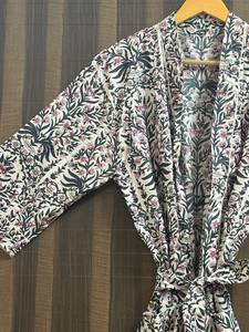 Robe de chambre kimono en coton imprimé numérique pour femme, motif floral, col en V, fermeture à cordon, légère et respirante - Product Image 3