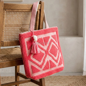 Bolso Grande Bohemio Minimalista con Mechones, Bolso de Uso Diario para Mujer, Multiusos, Hermoso Bolso Tote Bohemio con Patrón de Diamantes Negros y Flecos - Product Image 5