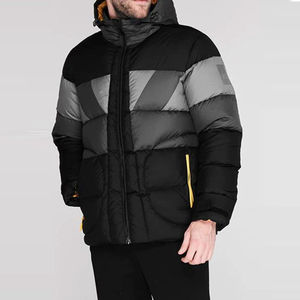 Chaqueta acolchada premium en bloques de color negro y gris con capucha y bolsillos con cremallera para ropa de invierno y streetwear personalizada al por mayor. - Product Image 1