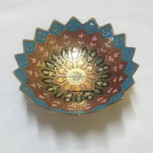 Cuenco de servicio de lujo redondo personalizado de alta calidad, conjunto colorido pequeño en relieve de latón, cuencos de Metal para mesa de restaurante de Hotel en casa - Product Image 4