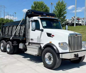 Camion benne d'occasion 2025 pour Peterbilt S567, en excellent état - Moteur Cummins 525HP, PRÊT À EXPÉDIER DANS LE MONDE ENTIER avec GARANTIE - Product Image 2