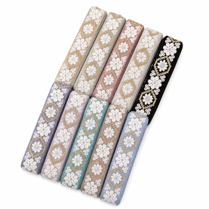Hermosos encajes florales bordados multicolor de 1 pulgada para prendas, manualidades, vestidos y accesorios de moda. - Product Image 1