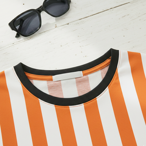 Camiseta de Mujer de Alta Calidad en Colores Naranja y Blanco con Cuello Redondo y Mangas Cortas, Logotipo Personalizado, 100 Gramos, Transpirable y Ecológica - Product Image 5