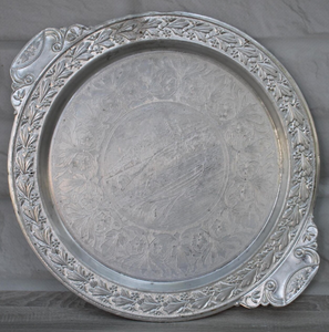 Bandeja de Plata de Lujo con Patrón en Relieve, Plato Metálico Decorativo al por Mayor para Bodas, Fiestas y Eventos, Vajilla - Product Image 4