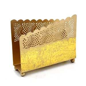 Porta Servilletas de Metal Dorado con Diseño Floral Ornamentado, Marco Curvo, Organizador de Servilletas Vertical, Elegante Accesorio para Mesa de Comedor - Product Image 6