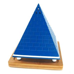 Altavoz Bluetooth con Base de Bambú, Carga USB-C, Forma de Pirámide - Product Image 1