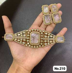 R.K. Juego de Collar Étnico Indio Chapado en Oro con Incrustaciones de Kundan y Aretes de Perlas de Imitación y Circonitas para Bodas y Fiestas - Product Image 6