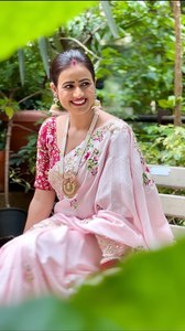 Sari Tradicional Gujarati de Seda NiMa Creations para Mujer, Bordado Floral Rosa, Largo hasta el Suelo, Corte Regular, para Bodas y Fiestas - Product Image 2