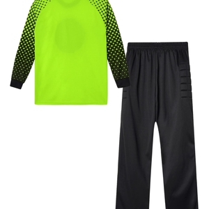 Ensemble d'uniforme de gardien de but avec maillot rembourré et short pour un look classique optimal - Product Image 3