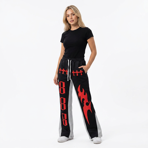 Pantalon de jogging décontracté pour homme, noir, imprimé flamme rouge, coupe évasée, taille mi-haute, taille élastique avec cordon de serrage, style urbain, avec bande latérale - Product Image 4